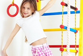 Шведская стенка для ребенка: как разнообразить его досуг? Шведская стенка для ребенка: как разнообразить его досуг?